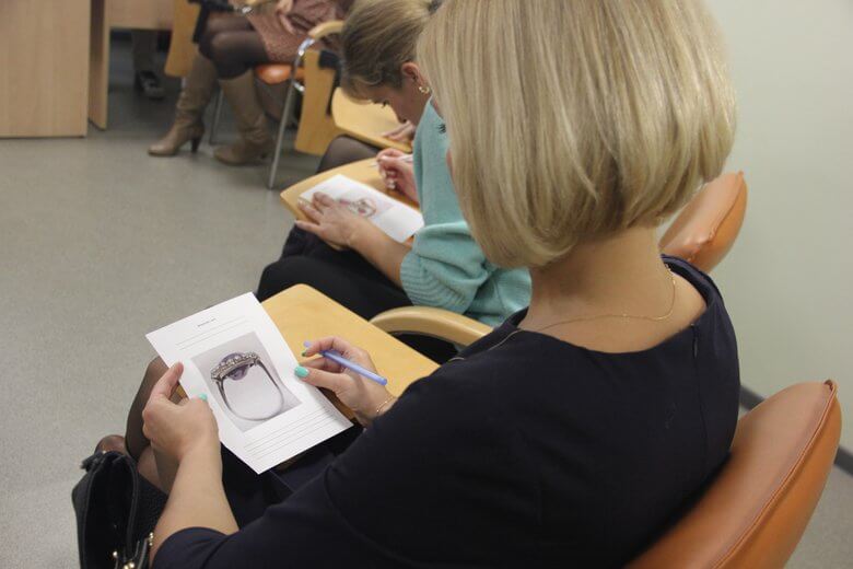 Кандидаты в сборе. Найти дефекты изделия по фото - одно из заданий для будущего эксперта.