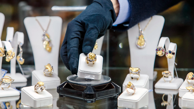 Рост продаж ювелирных изделий на маркетплейсах может привести к закрытию ювелирных салонов