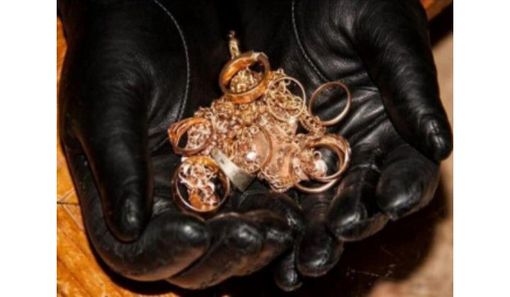 В Вологодской области сотрудники полиции раскрыли кражу 21 золотого кольца из ювелирного магазина