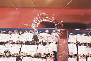 В Приволжске произошло вооруженное нападение на ювелирный магазин