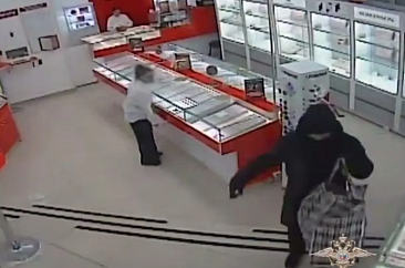 В Новосибирске система «Безопасный город» помогла задержать налетчика, похитившего золото на 7 млн рублей